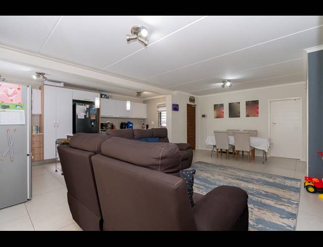 3 BEDROOM APARTMENT FOR SALE IN MODDERFONTEIN